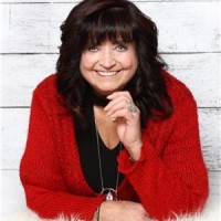 Agent Elaine Dickie