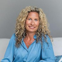 AMY SHUGAR