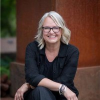 TINA HUBICKI