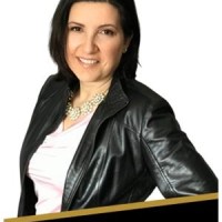 RAMONA VELLA