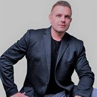 Agent Alex Neustaedter
