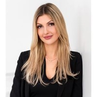 JULIA AYWAZ