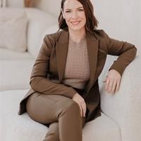 Natalie Lloyd