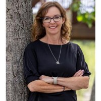 Agent Lynda Parcells-Weyman