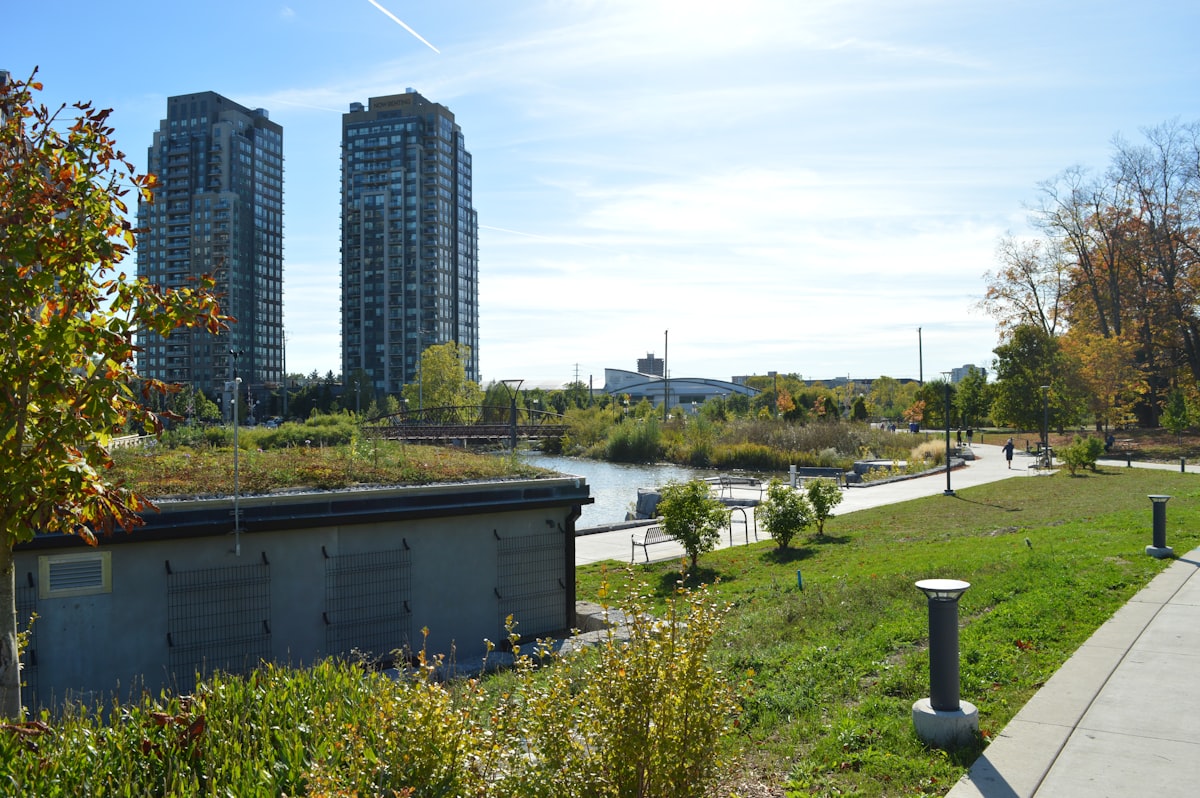 Burlington lifestyle - waterfront boardwalk and community festivals