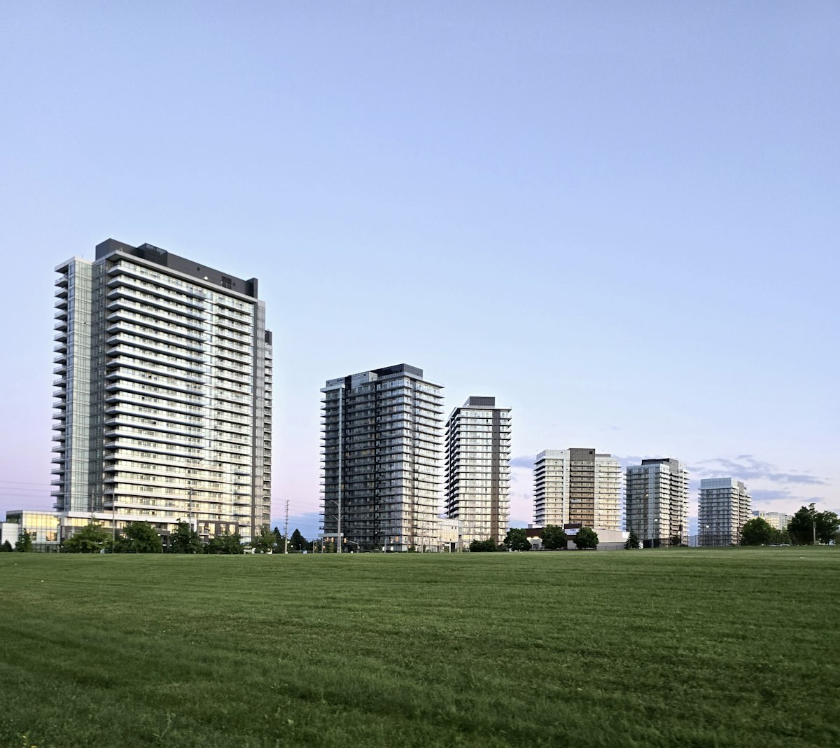 Mississauga waterfront and community lifestyle
