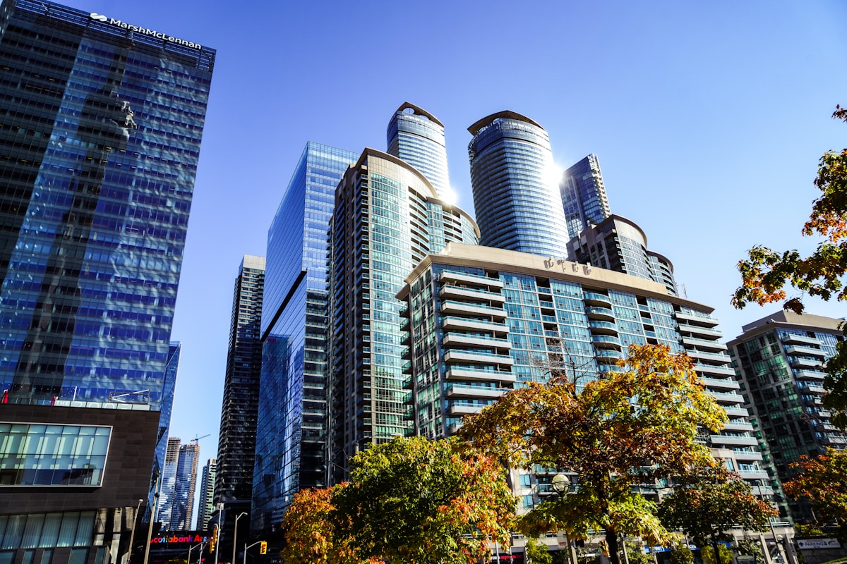 Oakville Ontario housing stock luxury homes and heritage properties