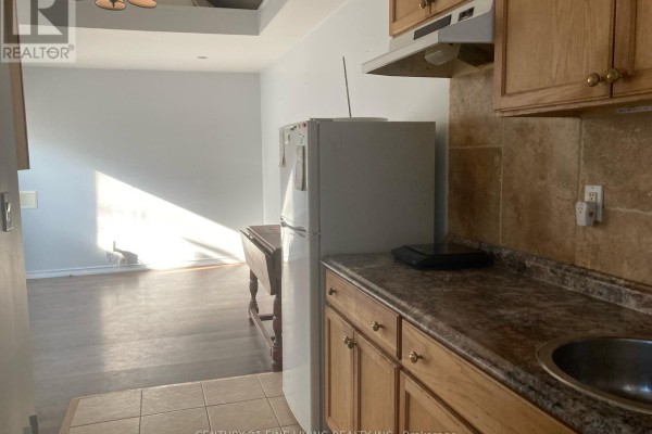 Kitchen - (grdn) - 400 Nairn Avenue, Toronto, ON M6E4J3 Photo 2