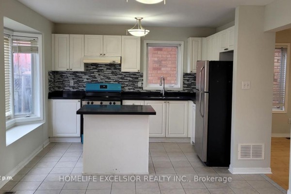 Family room - (main) - 31 Baintree Street, Markham, ON L6E1G5 Photo 5