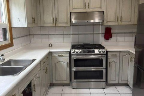 (main & Upper) - 2 Pepperwood Place, Brampton, ON L6S3R9 Photo 4