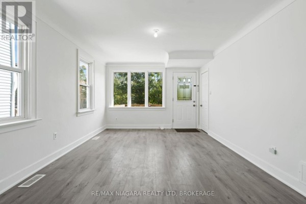 (main Level) - 9 Prince Street, St  Catharines, ON L2R3X6 Photo 2