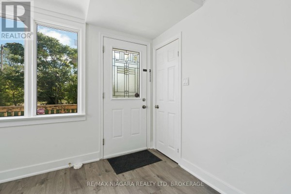 (main Level) - 9 Prince Street, St  Catharines, ON L2R3X6 Photo 3