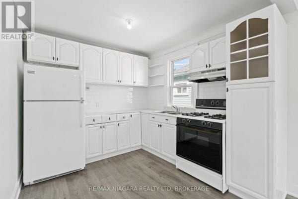 (main Level) - 9 Prince Street, St  Catharines, ON L2R3X6 Photo 4