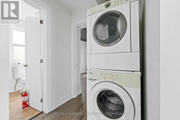 (main Level) - 9 Prince Street, St  Catharines, ON L2R3X6 Photo 5