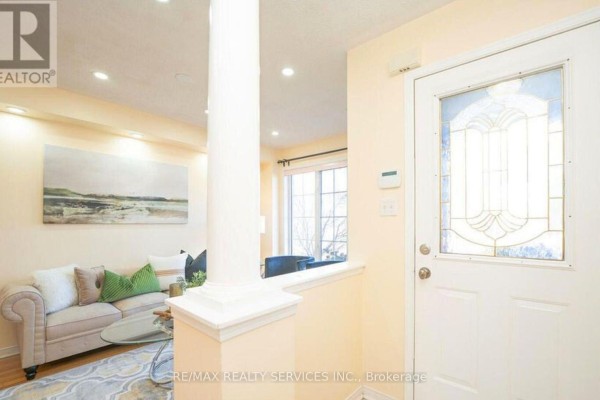 Family room - (upper) - 5944 Shelford Terrace, Mississauga, ON L5M6K3 Photo 4
