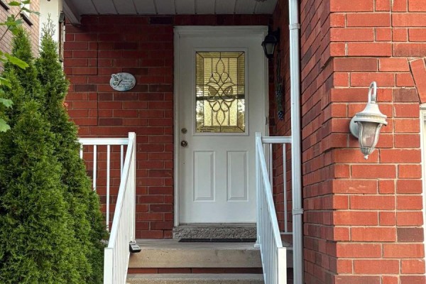 Primary Bedroom - (upper) - 598 Dolly Bird Lane, Mississauga, ON L5W1G7 Photo 3