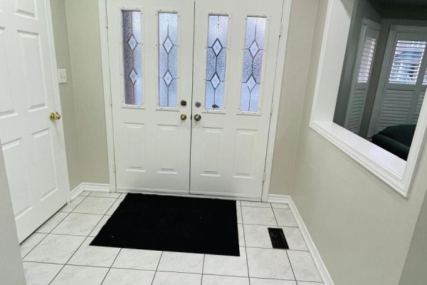 Family room - (upper Portion) - 80 Loons Call Crescent, Brampton, ON L6R2G4 Photo 2