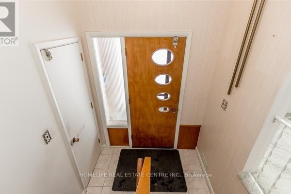 Bedroom 2 - (upstairs) - 28 Pratt Road, Barrie, ON L4M2L1 Photo 4