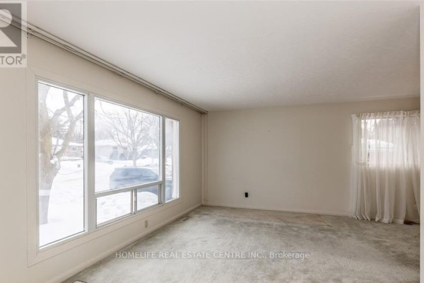 Bedroom 3 - (upstairs) - 28 Pratt Road, Barrie, ON L4M2L1 Photo 5