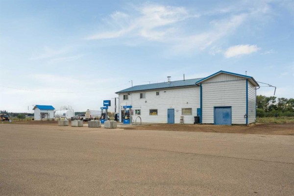 2  Railway Avenue N, Hay Lakes, AB T0B1W0 Photo 4