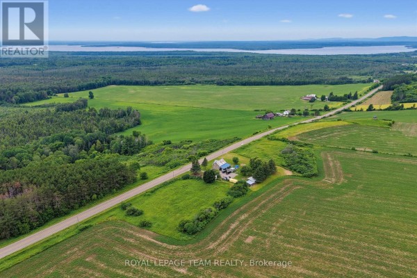 000 Lookout Road, Whitewater Region, ON, photo 2