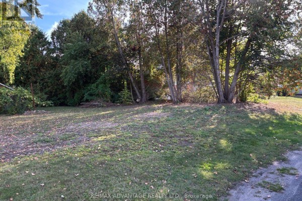 001 Woodbine Street, London South, ON, photo 2