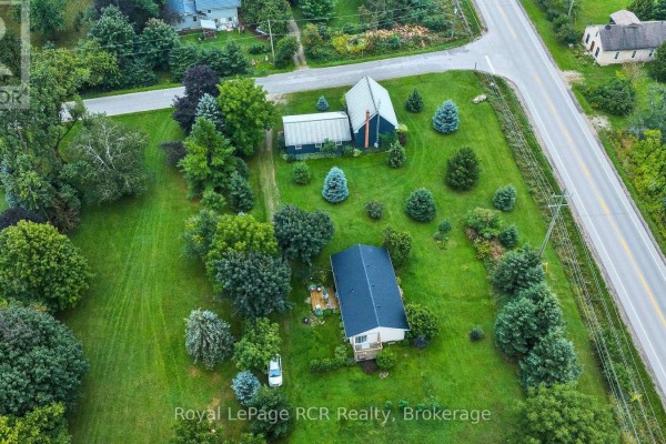 Aerial view of two houses and a yard - 046285 Old Mail Road Meaford
