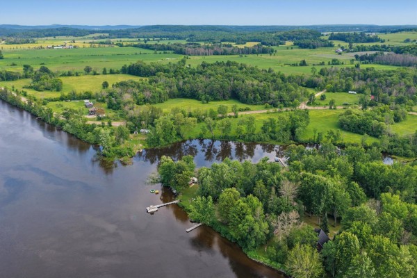 0z Ch. Des Outaouais, L Ile Du Grand Calumet, QC J0X1J0 Photo 5