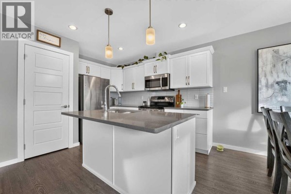 2pc Bathroom - 1, 1220 Keystone Road W, Lethbridge, AB T1J5H6 Photo 4