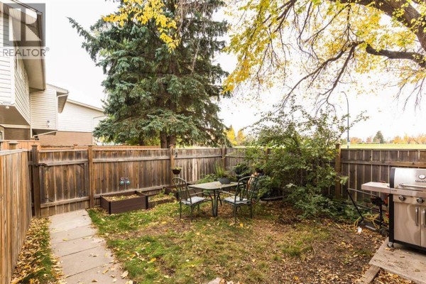 Kitchen - 1, 1915 18 Avenue N, Lethbridge, AB T1H4V6 Photo 2