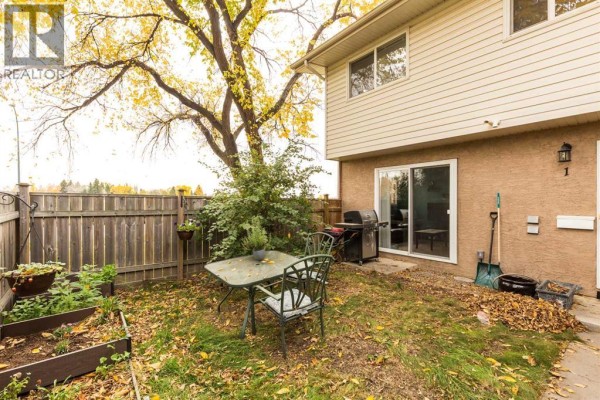 Living room - 1, 1915 18 Avenue N, Lethbridge, AB T1H4V6 Photo 3