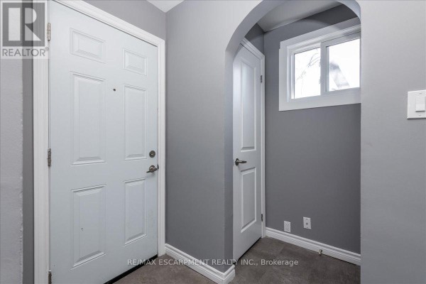 #1, #2, #3 - 210 Owen Street, Barrie, ON, photo 3