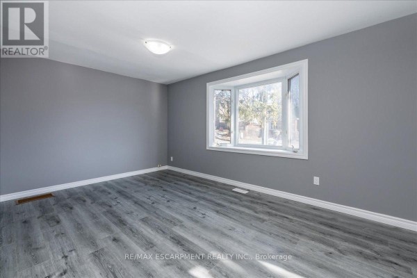 Kitchen - #1, #2, #3 - 210 Owen Street, Barrie, ON L4M3J2 Photo 5