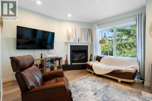Living room - 1, 2031 26 Avenue Sw, Calgary, AB T2T1E5 Photo 4