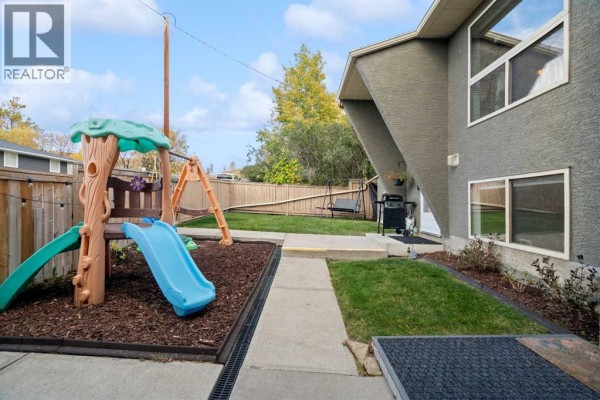 Kitchen - 1, 29 Poplar Avenue, Okotoks, AB T1S1T3 Photo 4