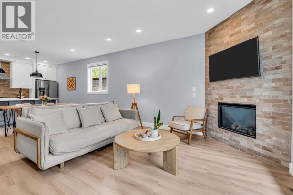 4pc Bathroom - 1, 309 12 Avenue Ne, Calgary, AB T2E1A5 Photo 5