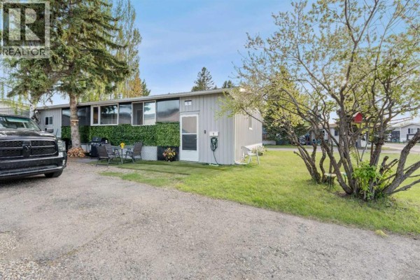 Primary Bedroom - 1, 3223 83 Street, Calgary, AB T3B5M7 Photo 5