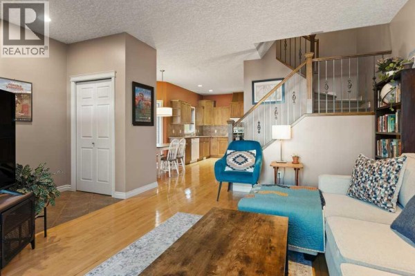 4pc Bathroom - 1, 425 13 Avenue Ne, Calgary, AB T2E1C3 Photo 5