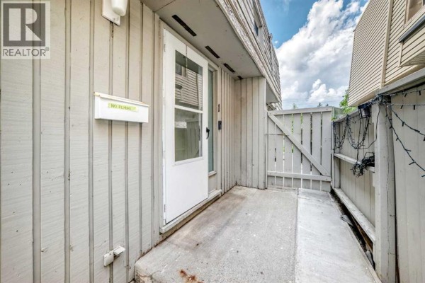 4pc Bathroom - 1, 6408 4 Street Ne, Calgary, AB T2K5M8 Photo 2