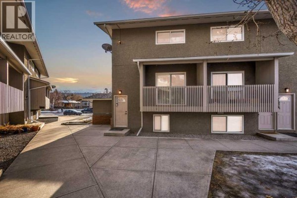 Kitchen - 1, 8112 36 Avenue Nw, Calgary, AB T3B3P3 Photo 2