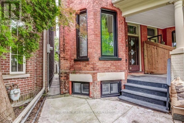 Living room - 1 - 10 Fennings Street, Toronto, ON M6J3B8 Photo 2