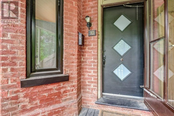 Family room - 1 - 10 Fennings Street, Toronto, ON M6J3B8 Photo 3