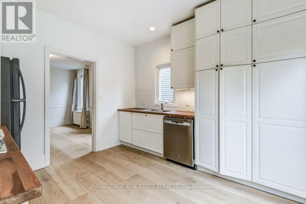Kitchen - 1 - 10 Fennings Street, Toronto, ON M6J3B8 Photo 4