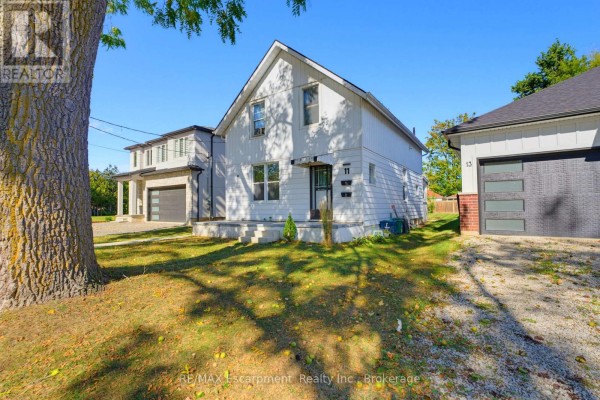 Kitchen - #1 - 11 Charles Street, Brantford, ON N3T1A9 Photo 3