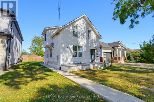 Living room - #1 - 11 Charles Street, Brantford, ON N3T1A9 Photo 4