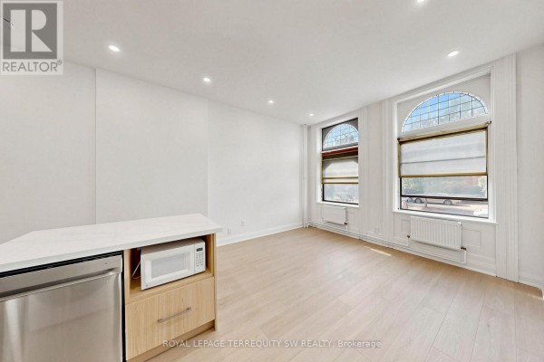 Kitchen - 1 - 115 Madison Avenue, Toronto, ON M5R2S3 Photo 3