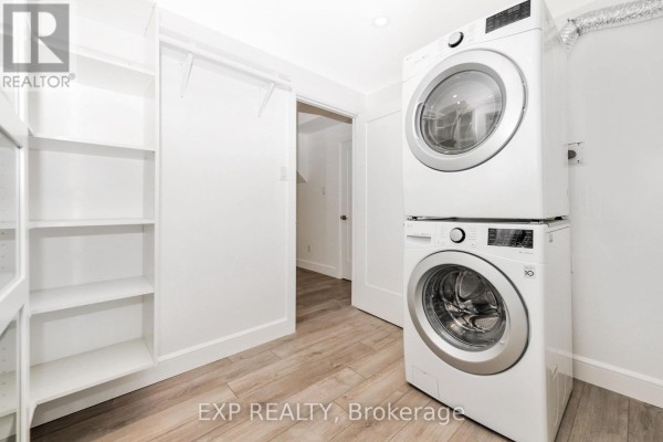 Kitchen - 1 - 120 Eccles Street, Ottawa, ON K1R6S8 Photo 3