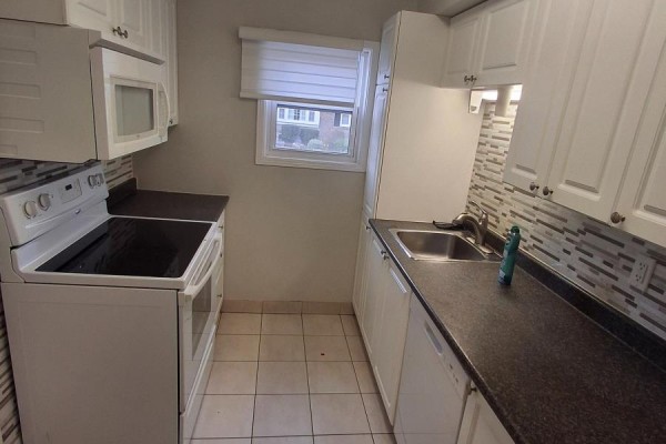 Primary Bedroom - 1 - 1220 Avenue Road, Toronto, ON M5N2G4 Photo 4