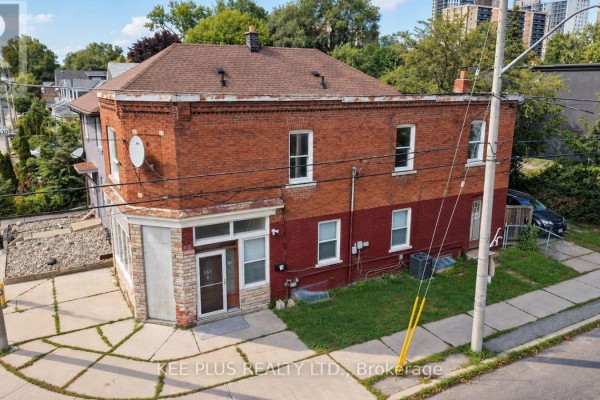 1 - 131 Chisholm Avenue, Toronto