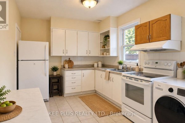 Bedroom - 1 - 131 Chisholm Avenue, Toronto, ON M4C4V9 Photo 3